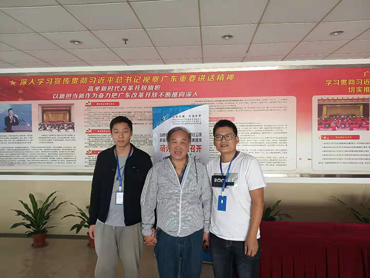 一同齿轮厂家技术人员合影